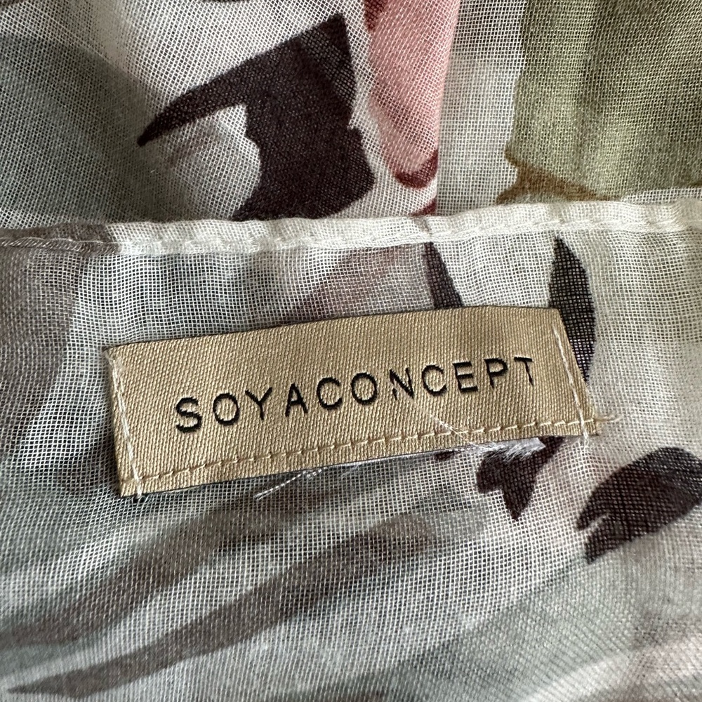 Floral Patterned Scarf - Picture 4 of 4